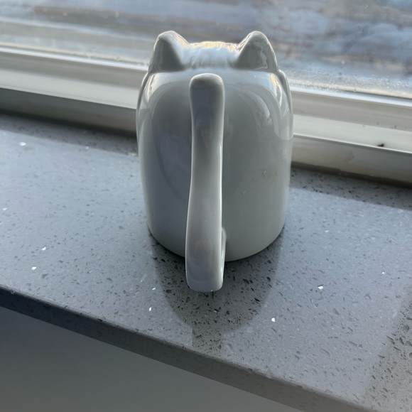 Red and White Cat Design Ceramic Mug - Picture 4 of 5